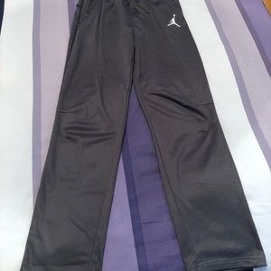 Boys 1 pair of Jordan sweatpants in good condition